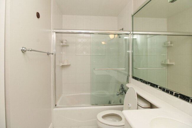 Building Photo - 5767 Deauville Cir