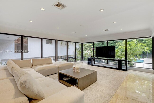 Building Photo - 8118 Los Pinos Blvd