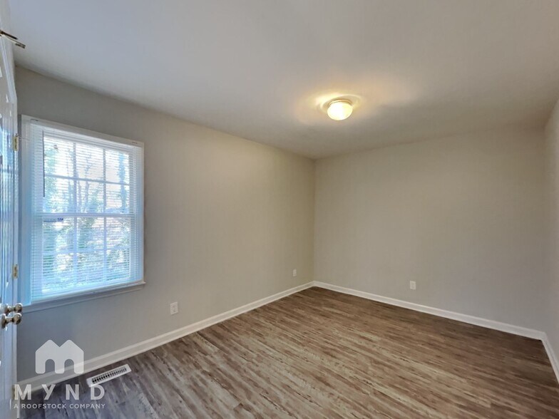 Building Photo - 409 Triple Crown Cir