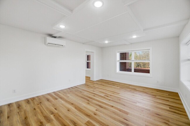 Building Photo - 2113 W Madison Ave