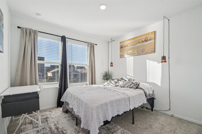 Building Photo - 857 Powell St