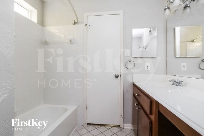Building Photo - 3922 Maple Heights Dr