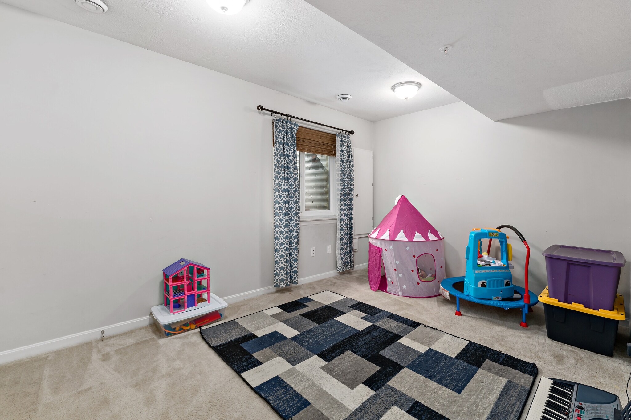 Building Photo - 249 Persimmon Ln
