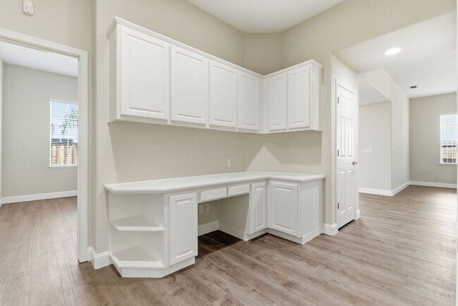 Building Photo - BEAUTIFULLY MAINTAINED SINGLE STORY HOME IN GREAT BRENTWOOD LOCATION!