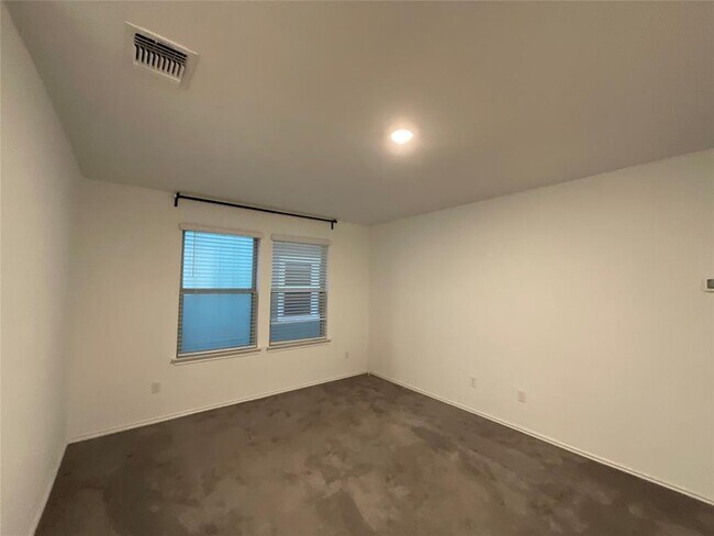 Building Photo - 128 Banyon Dr