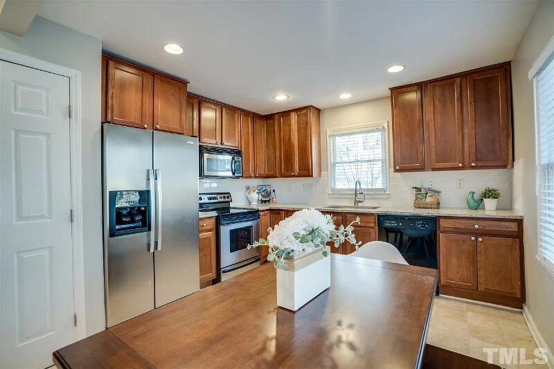 Building Photo - 1204 N Elizabeth St