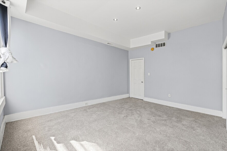 Building Photo - 3024 Auchentoroly Ter