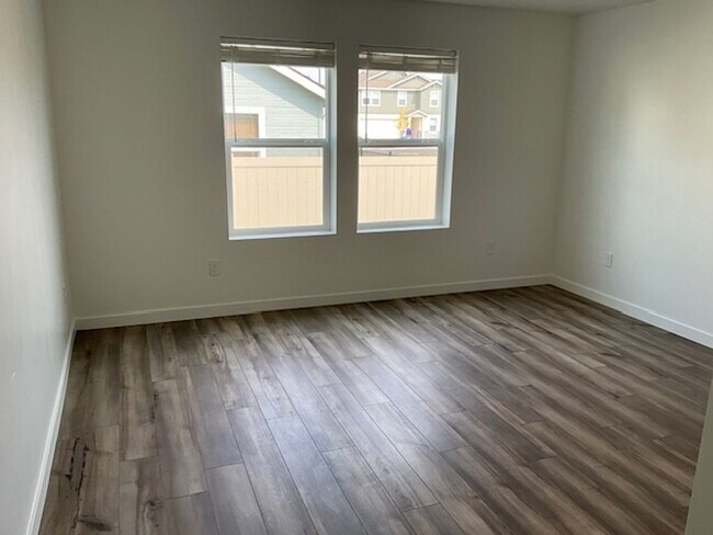 Building Photo - Single Story 3 bedroom Home