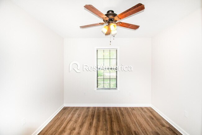 Building Photo - Newly Renovated 3BR/2B home in Millington