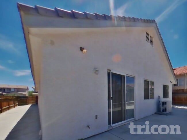 Building Photo - 14806 Rosemary Dr