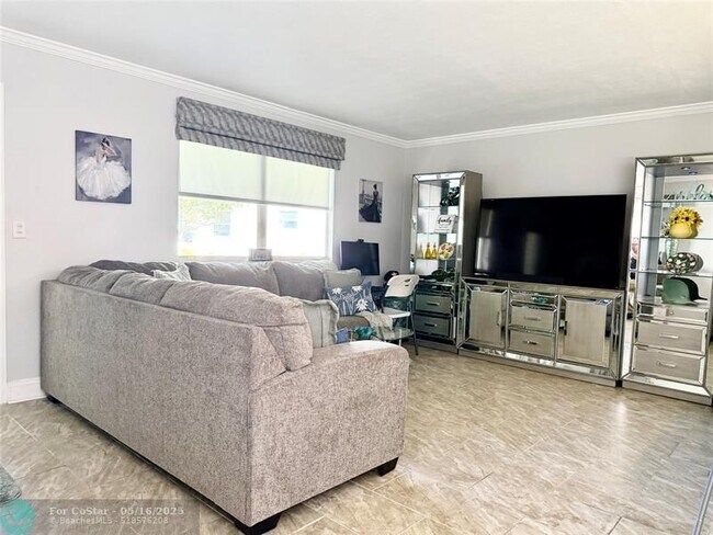 Building Photo - 342 Flanders Dr