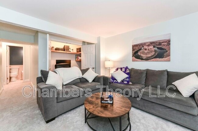 Building Photo - 1661 Fieldthorn Dr