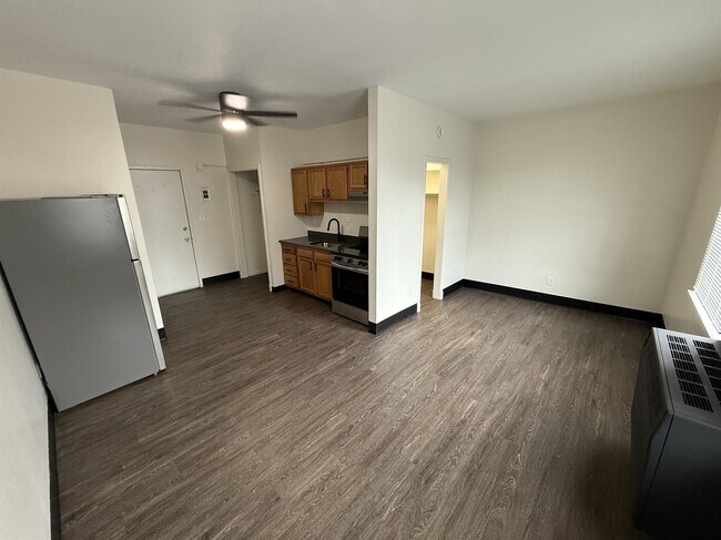 Building Photo - 123 Iowa Ave