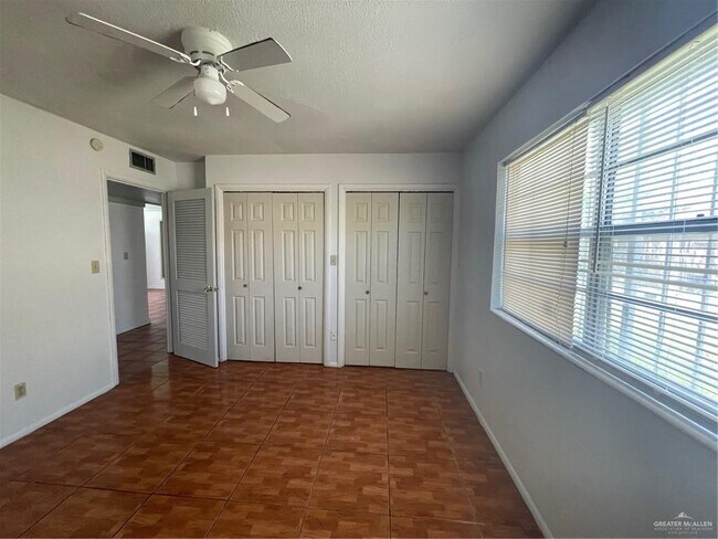 Building Photo - 13 Charles Cir