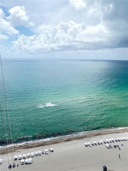 Building Photo - 16001 Collins Ave