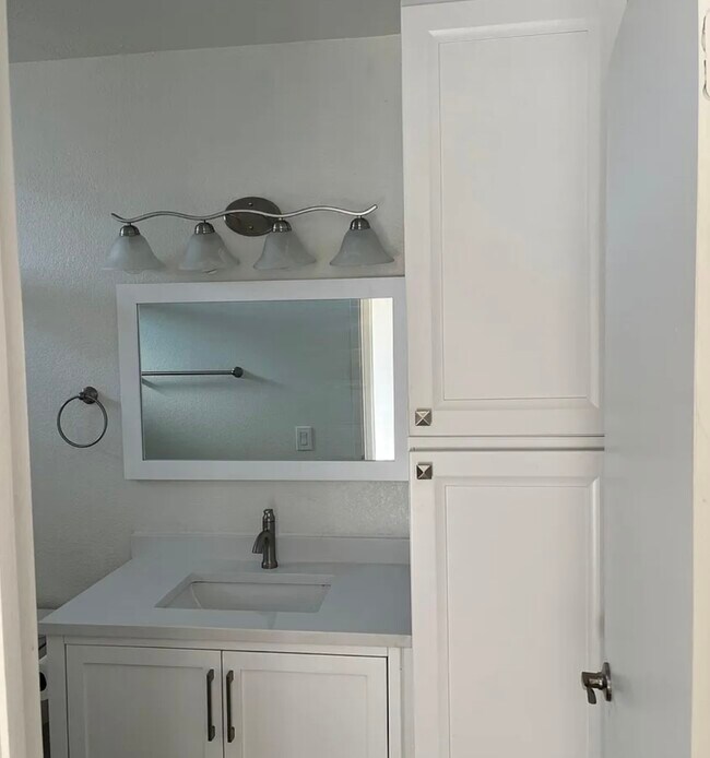 Building Photo - 4368 Marlborough Ave