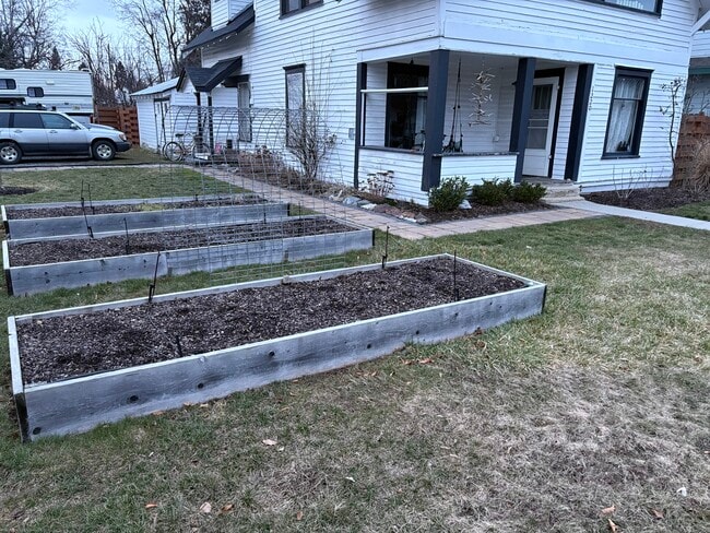 Building Photo - 1220 W Superior St