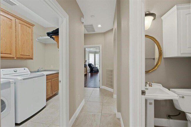 Building Photo - 10700 Hastings Ln