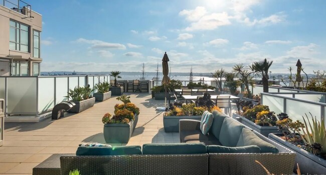 Building Photo - 1431 Pacific Hwy