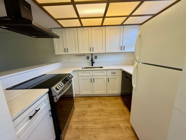 Building Photo - Serene Living at Townhomes of Lake Seminole 2/1.5 - 2 story condo