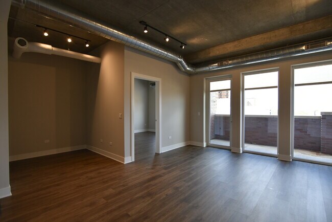 Building Photo - 3833 N Broadway
