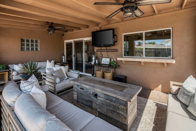 Building Photo - **STUNNING 3 BEDROOM/2 BATHROOM FULLY RENOVATED HOME IN SCOTTSDALE!! (THUNDERBIRD & 52ND ST)**