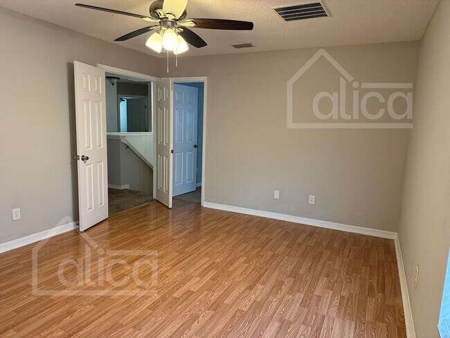 Building Photo - 109 Whispering Pines Way