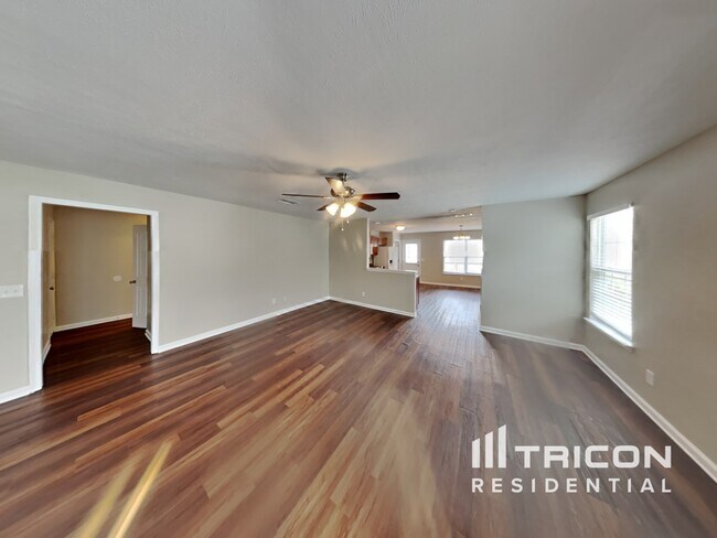 Building Photo - 323 Sarna Dr