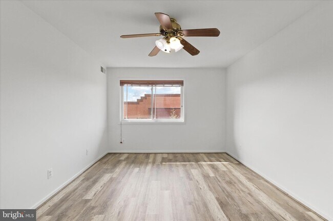 Building Photo - 214 Locust St SE