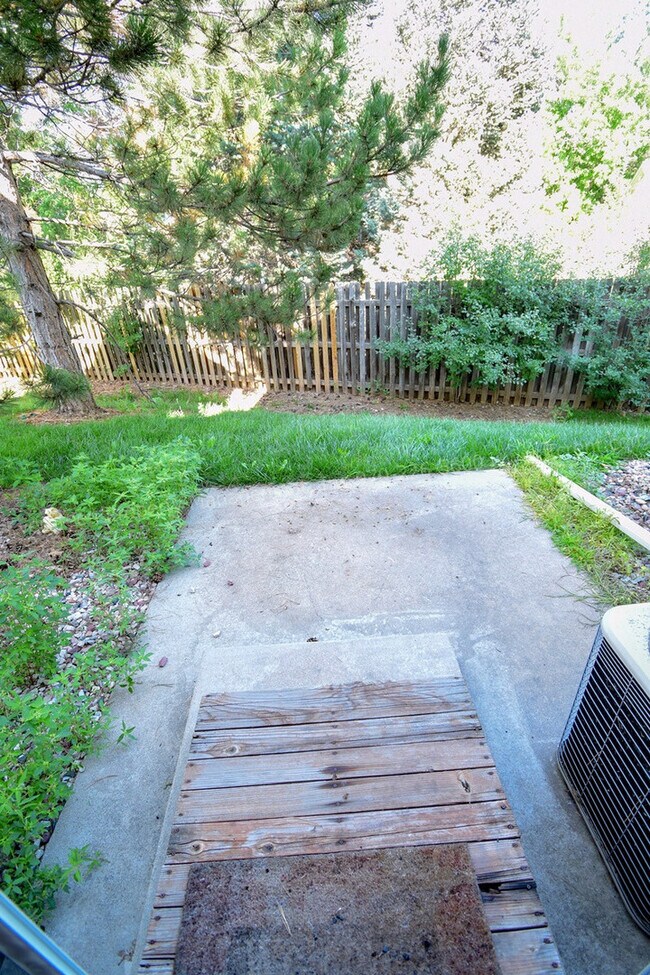 Building Photo - 2929 Ross Dr