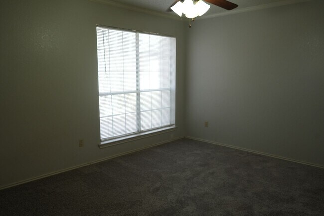 Building Photo - Southwest Lubbock 3 Bedroom