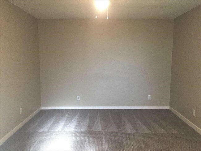 Building Photo - 306 E 32nd St