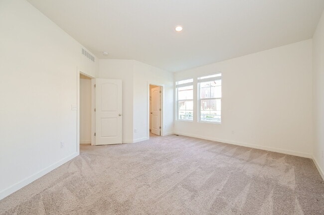 Building Photo - 5-Bed Castle Pines Retreat with Modern Ele...