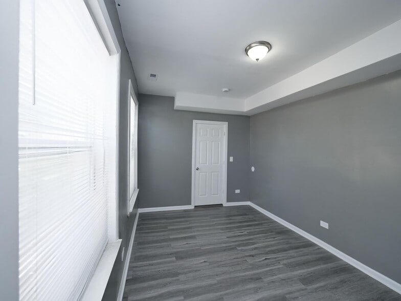 Building Photo - 346 N Laramie Ave