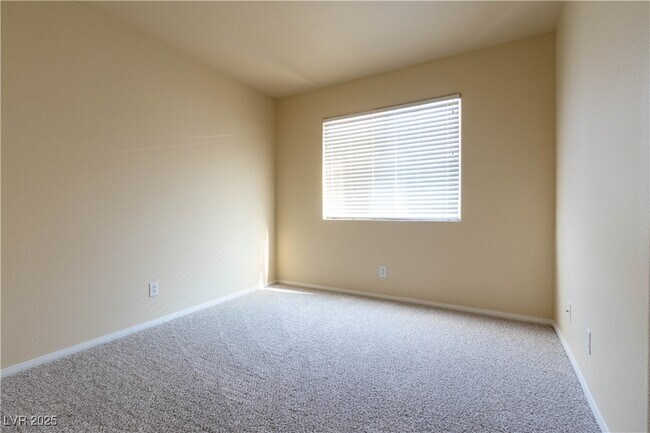 Building Photo - 4633 Califa Dr