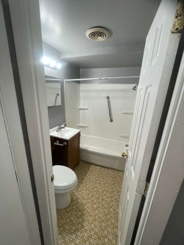 Building Photo - 15112 Euclid Ave