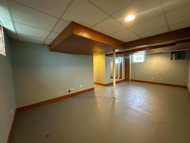 Building Photo - 15119 Northville Rd
