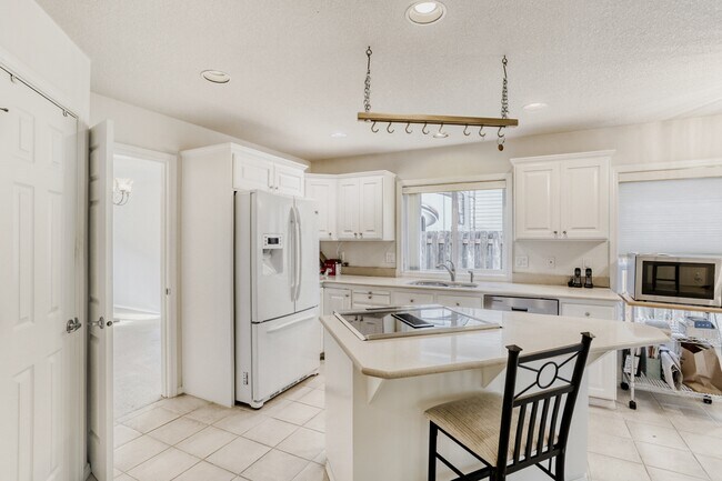 Building Photo - 374 NE 49th Ave