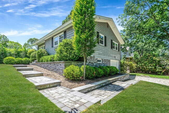 Building Photo - 3 Crestview Dr