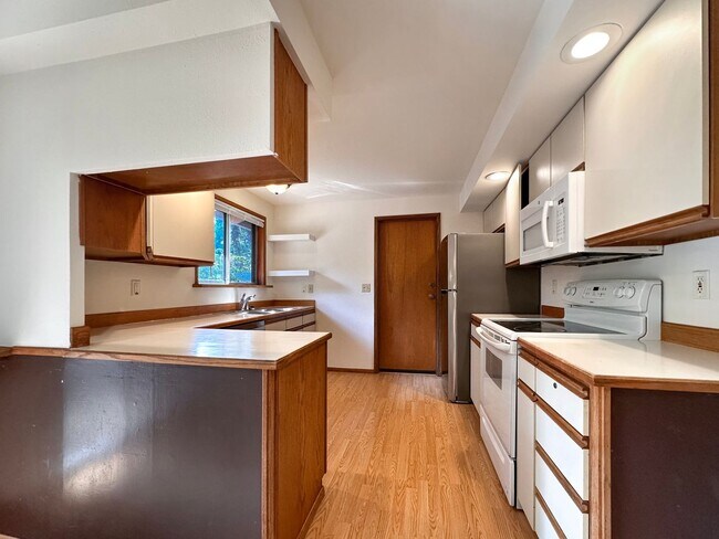 Building Photo - 3bd/1ba Redmond Home