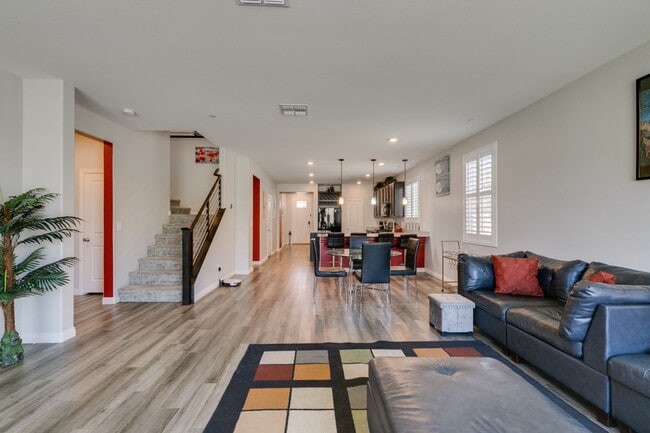Building Photo - Furnished 5-Bedroom Home with Two Primary Suites