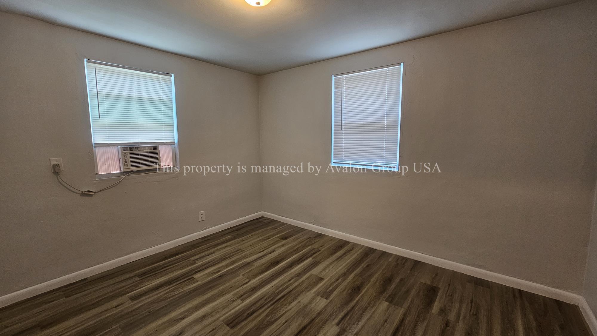 Building Photo - 604 W 18th St