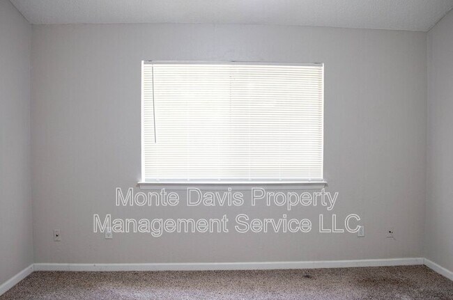 Building Photo - 2306 Fuzz Fairway