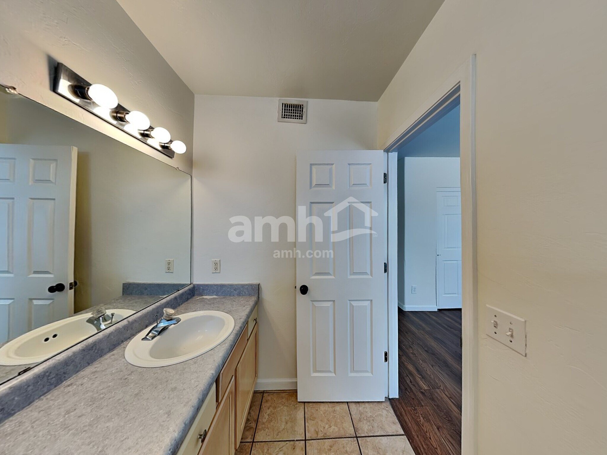 Building Photo - 6034 S Lostan Ave