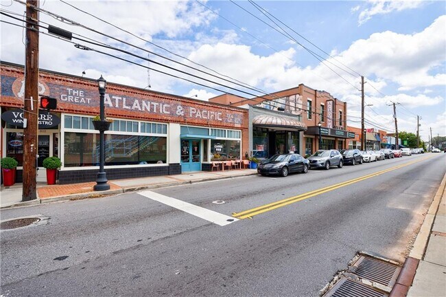 Building Photo - 554 Oak Dr