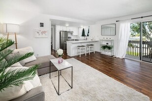 Building Photo - 155 Rosebay Dr