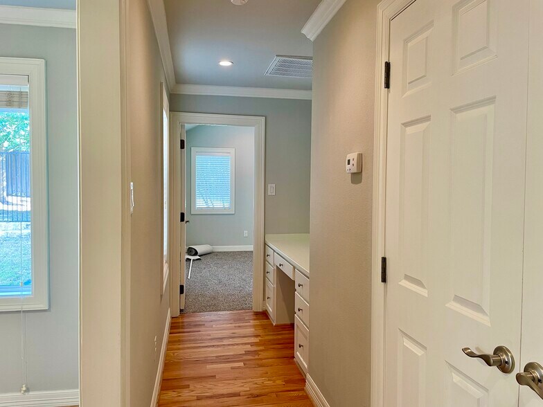 Building Photo - 3716 Collinwood Ave