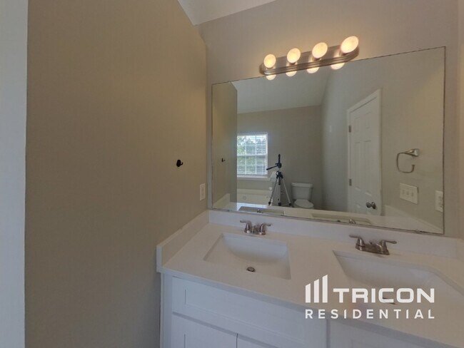 Building Photo - 4056 Northwind Dr