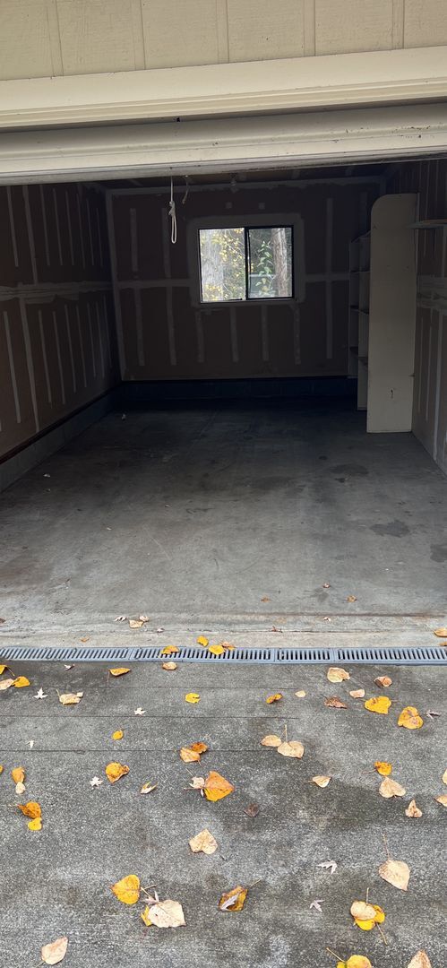 Building Photo - 2187-2189 NW North Hill Dr