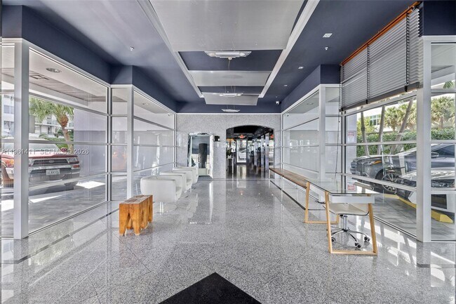 Building Photo - 1402 Brickell Bay Dr